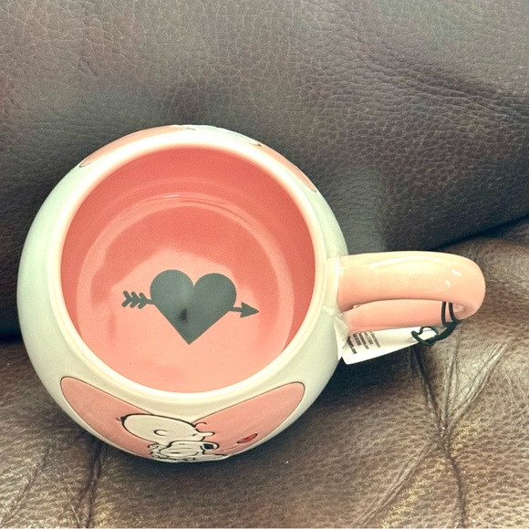 Peanuts Charlie Brown & Snoopy Hugging in Pink Heart Tear Drop Style Ceramic Mug - Picture 6 of 7